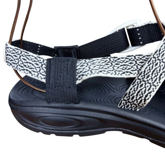 Chaco Z/Volv Womens Black White Toe Ring Sporty Sandals Hiking Caming Shoes sz 7 - Picture 3 of 16